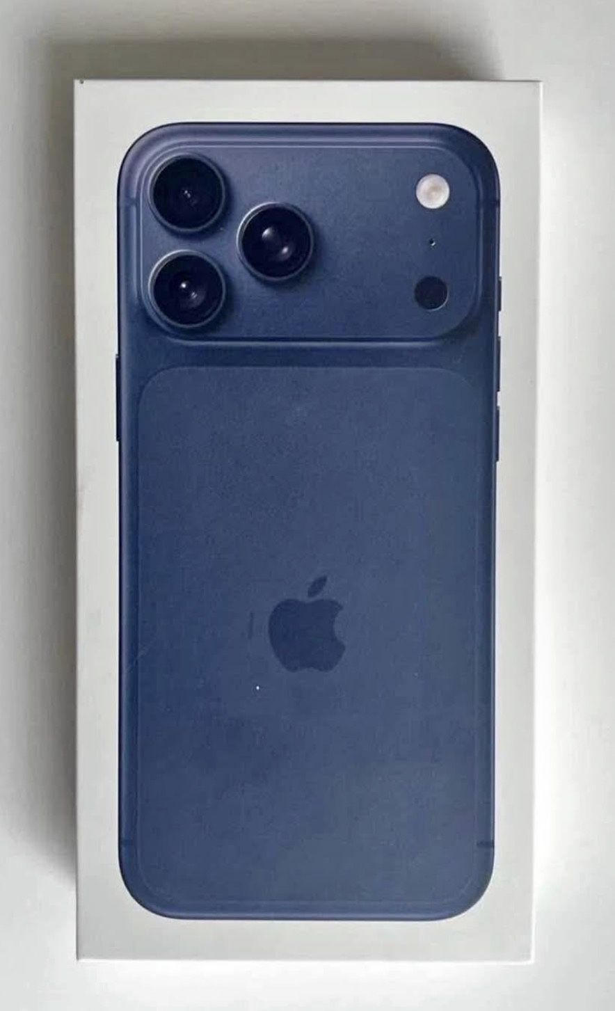 Deep Blue iPhone 17 Pro Max (1TB)