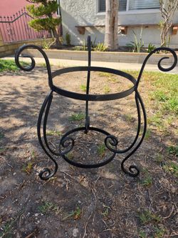 Black wrought iron metal Plant Stand