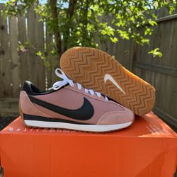 Nike Pacific Women’s Sneakers Size 7 – Red Stardust / Black – New