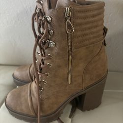 GBG Los Angeles Boots Women's Size 9 Honey Chunky Heel  Lace Up 