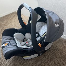 EUC Chicco Infant Car Seat