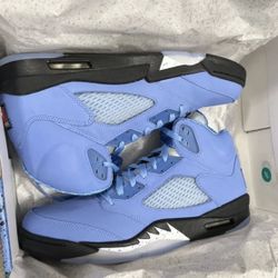 UNC Jordan 5s Size 9