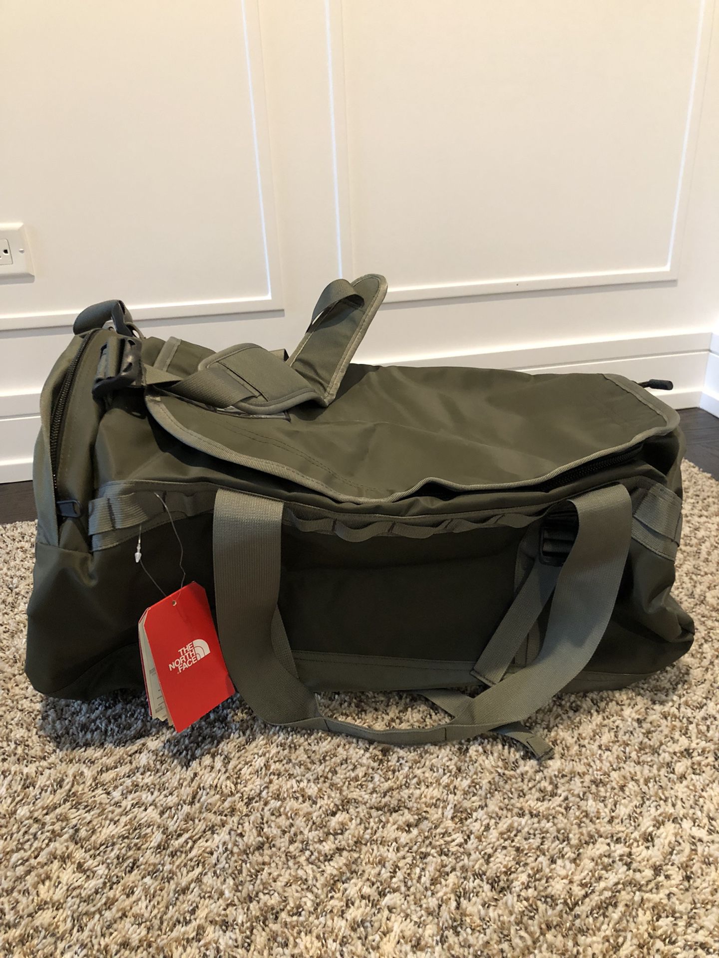 BRAND NEW NORTH FACE DUFFLE BAG