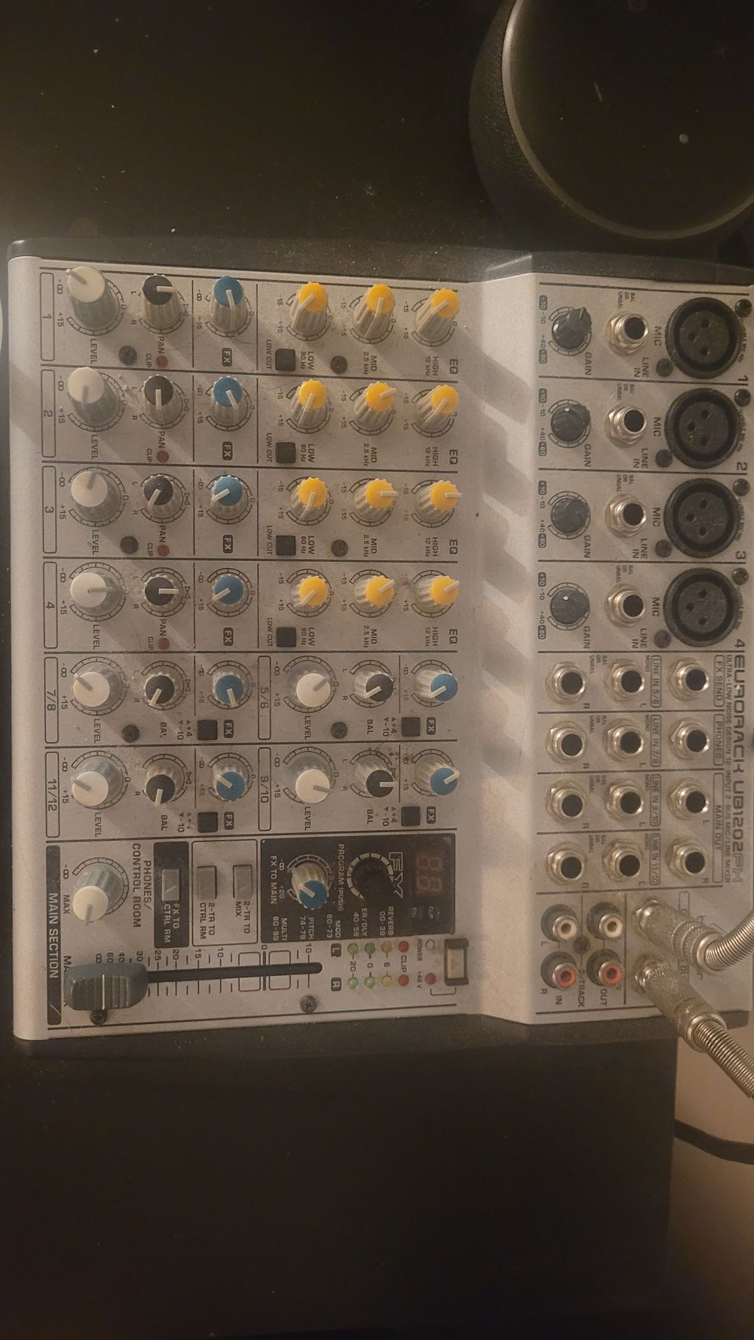 BEHRINGER EURORACK UB1202FX LOW-NOISE DESIGN 12 INPUT MIC/MIXER