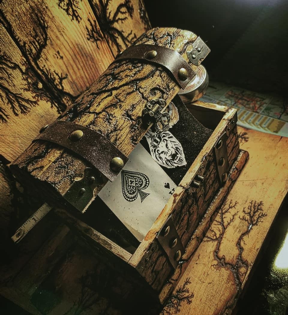 Jewelry/watch box DELIVERY