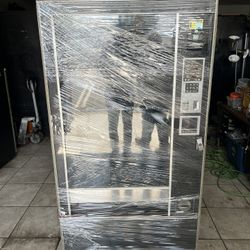 Rowe 4900 Snack Vending Machine – 35 Selections + 5 Gum, $1 Bill Acceptor & Coin