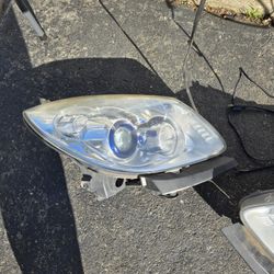 2012 Buick Enclave Driver Side Headlight Assembly 