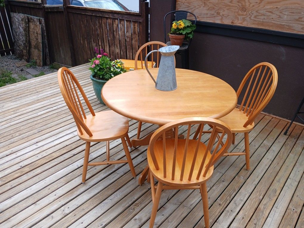 Oak Round Pedestal Table