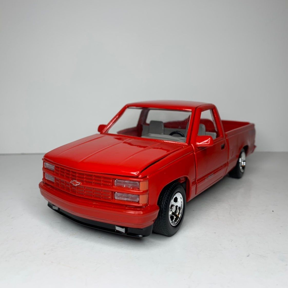 NEW Large 1992 Red GMC Sierra GT 1500 454SS Pickup Truck Car Toy Diecast Metal Model Scale 1/24 1:24 124 Vintage 1990s Chevrolet Classic General Moto