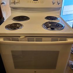 GE Stove Refrigerator Set