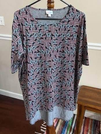 Adult Size Small LulaRoe Disney Minnie Mouse Shirt Just $5