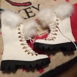 Women Force 11 Lace-up Fur Boots