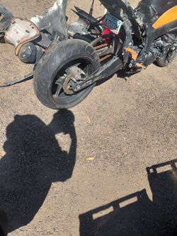 636 runs need a battery brakes front light turning lights does turn on drives really need breaks fully driving and tested good bike