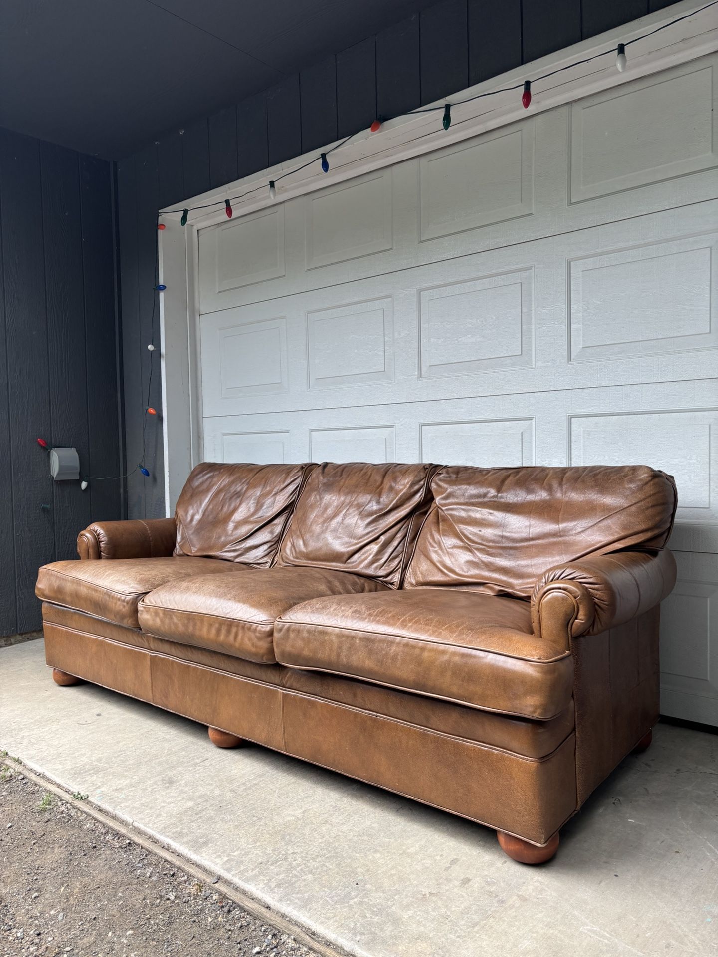 Vintage 90s Ethan Allen Brown Leather Sofa w/ Rolled Arms •FREE DELIVERY•