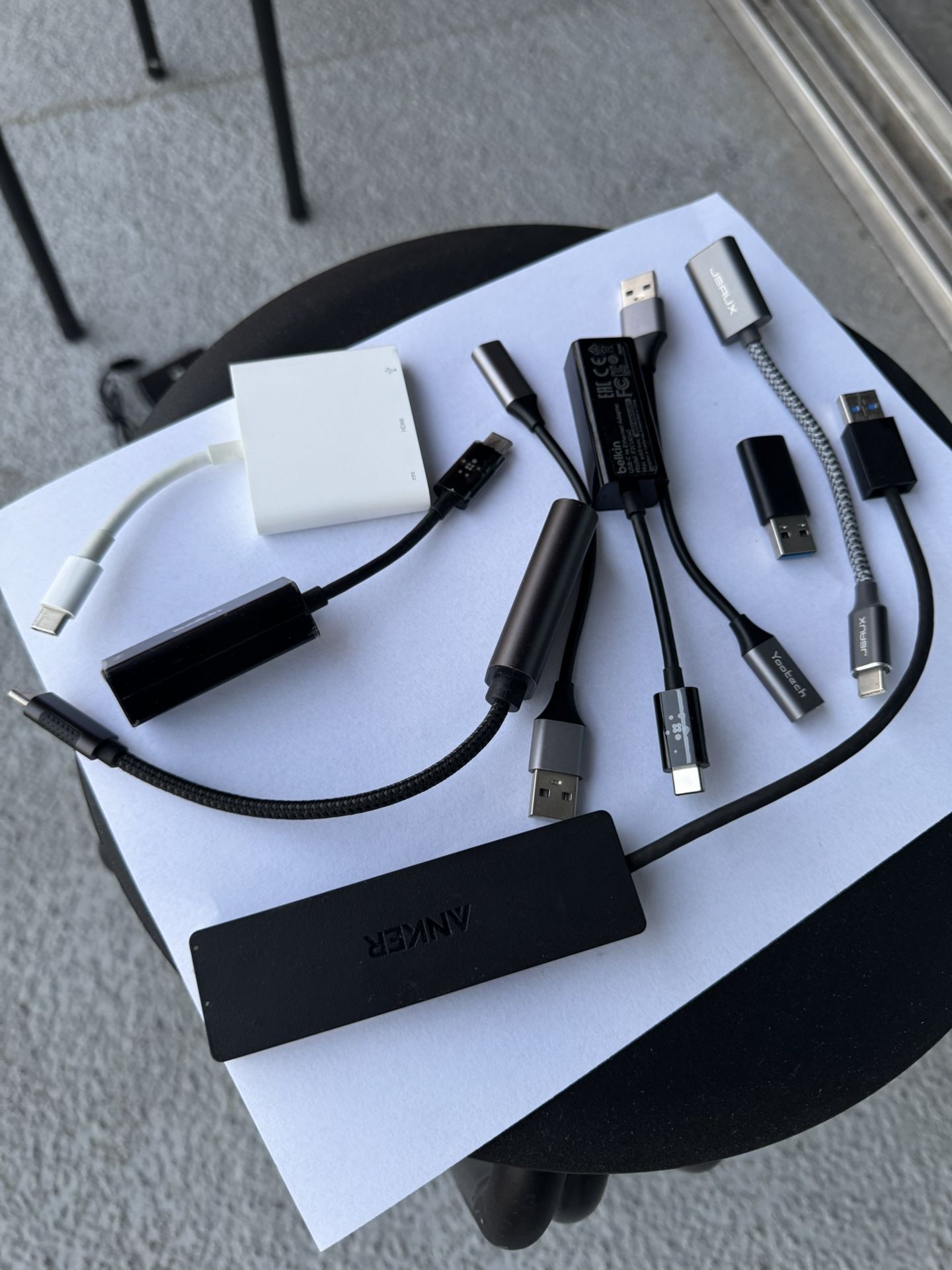 Various USB and adapter cables including Anker and Ugreen.