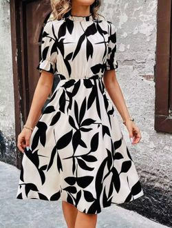 SHEIN B&W Abstract floral print dress XL