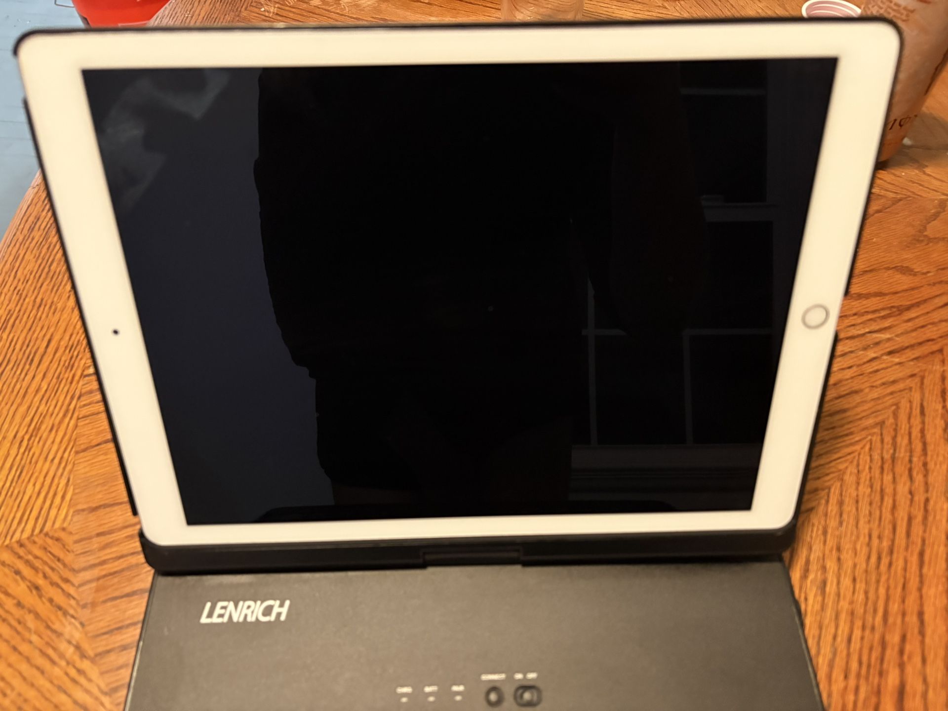 IPAD PRO + KEYBOARD