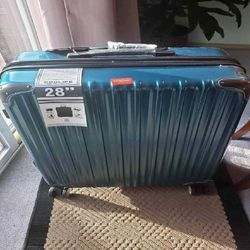 Travel Effortlessly with Robust Checked Luggage! down news