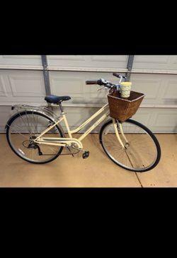 Women’s Schwinn bicycle beach cruiser
