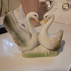 Vintage Ceramic "Kissing Swans" Figurine / Planter