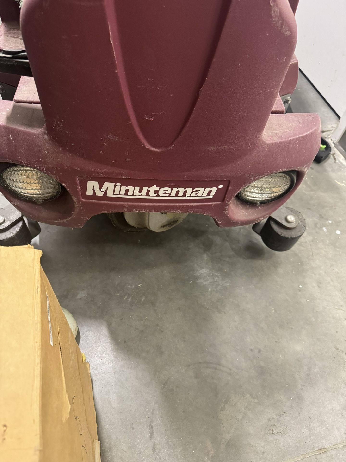 Minnuteman® PowerBoss MODEL SC2832E