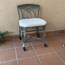 Mini closet chair 🪑 $25