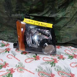 2009-15 Nissan Xterra Right Headlight 