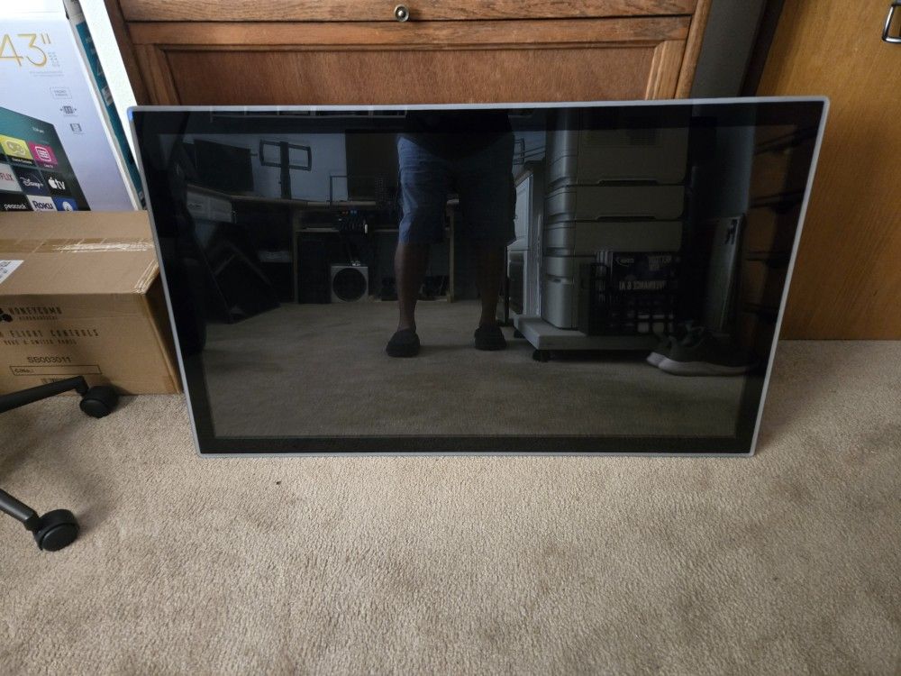Phantom Omega Touchscreen Monitor 40"