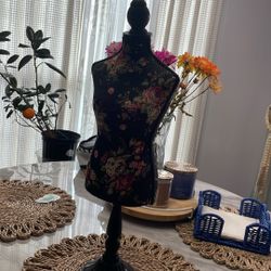 VTG DECORATIVE JEWELRY DISPLAY MANNEQUIN WOOD & Fabric Gorgeous  