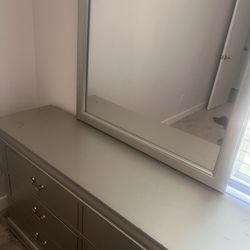 Dresser and night stand Must Be Picked Up