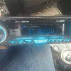 STEREO AUX USB BLUETOOTH CAMBIA DE DIFERENTES COLORES GOOD CONDICIÓN ABLO ESPAÑOL 