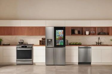🚨 LG 27 cu ft Side-by-Side Smart Fridge w/ InstaView & Craft Ice – HALF THE RETAIL PRICE! 🧊❄️