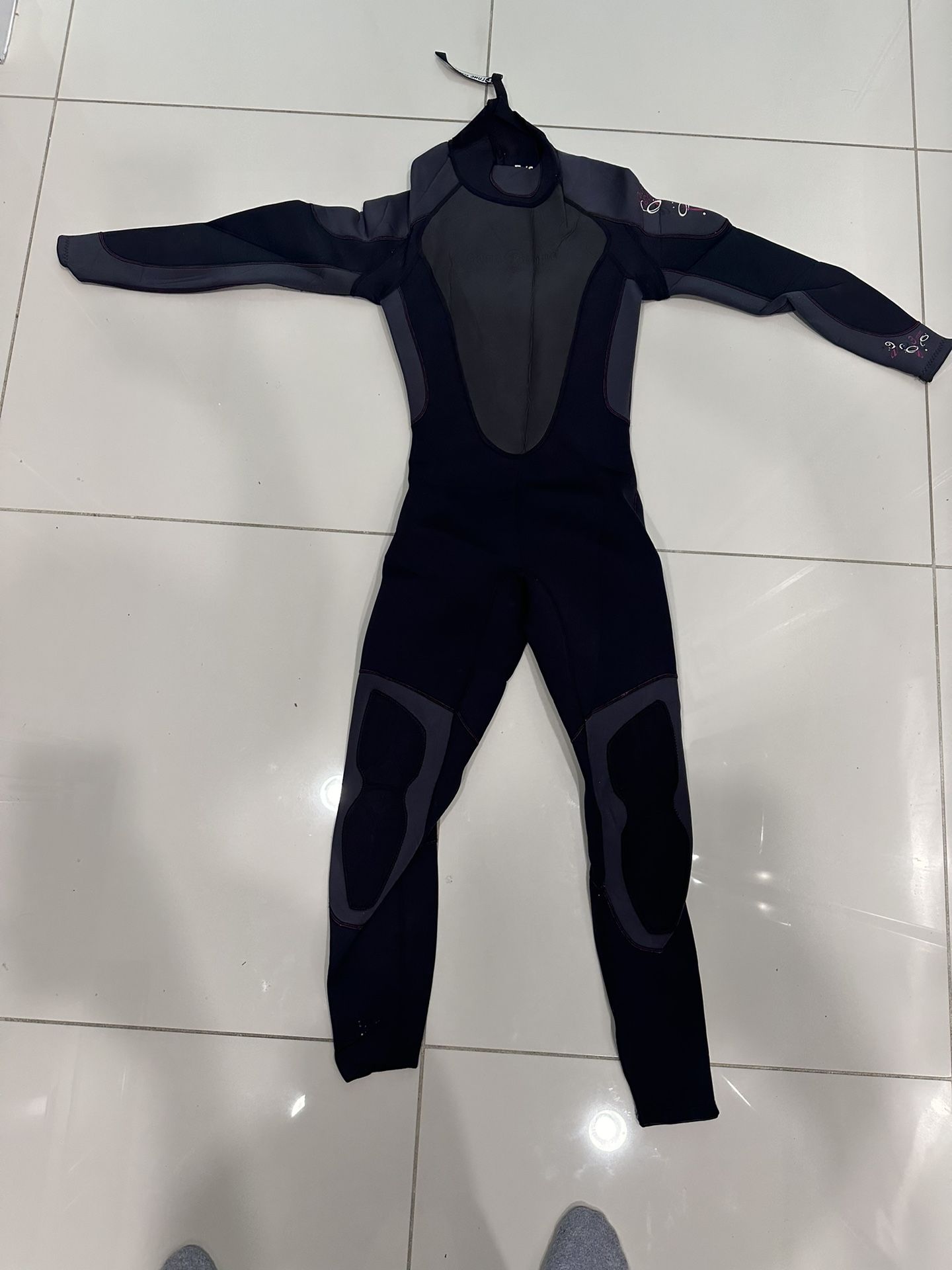 Women’s full body Wet Suit