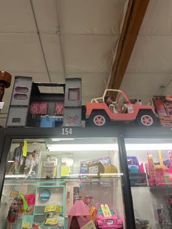 🌸💖 For Sale in Case 154! 💖🌸 Cruise into fun with this adorable Pink Off-Roader Jeep featuring: ✨ Working electronics ✨ Bluetooth capability ✨ Ma