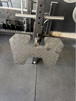 Low row power rack footplate attachment