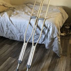 Adult crutches for leg foot injuries