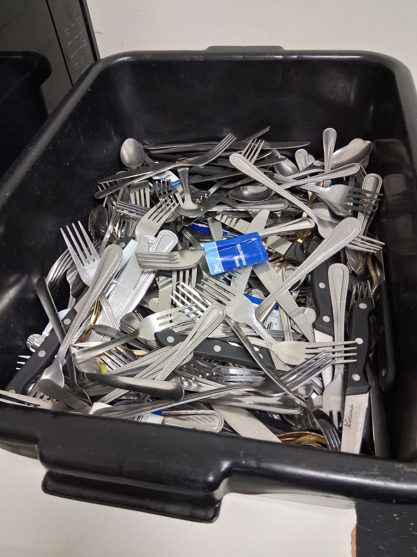 A bunch of cutlery