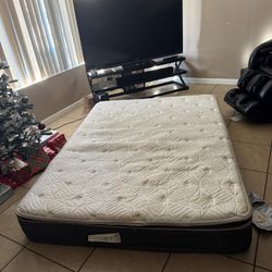 Pillow Top Queen size mattress 