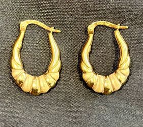 14K Yellow Gold Italy Earrings-Dangle Oval Hoop-Brushed and high polished detailing-Preowned-Like new! 