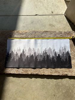 Large desk mat / extended mouse pad