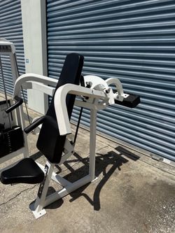 Cybex shoulder press