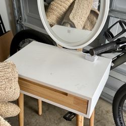 MAKE UP VANITY SET TOUCH LIGHT 