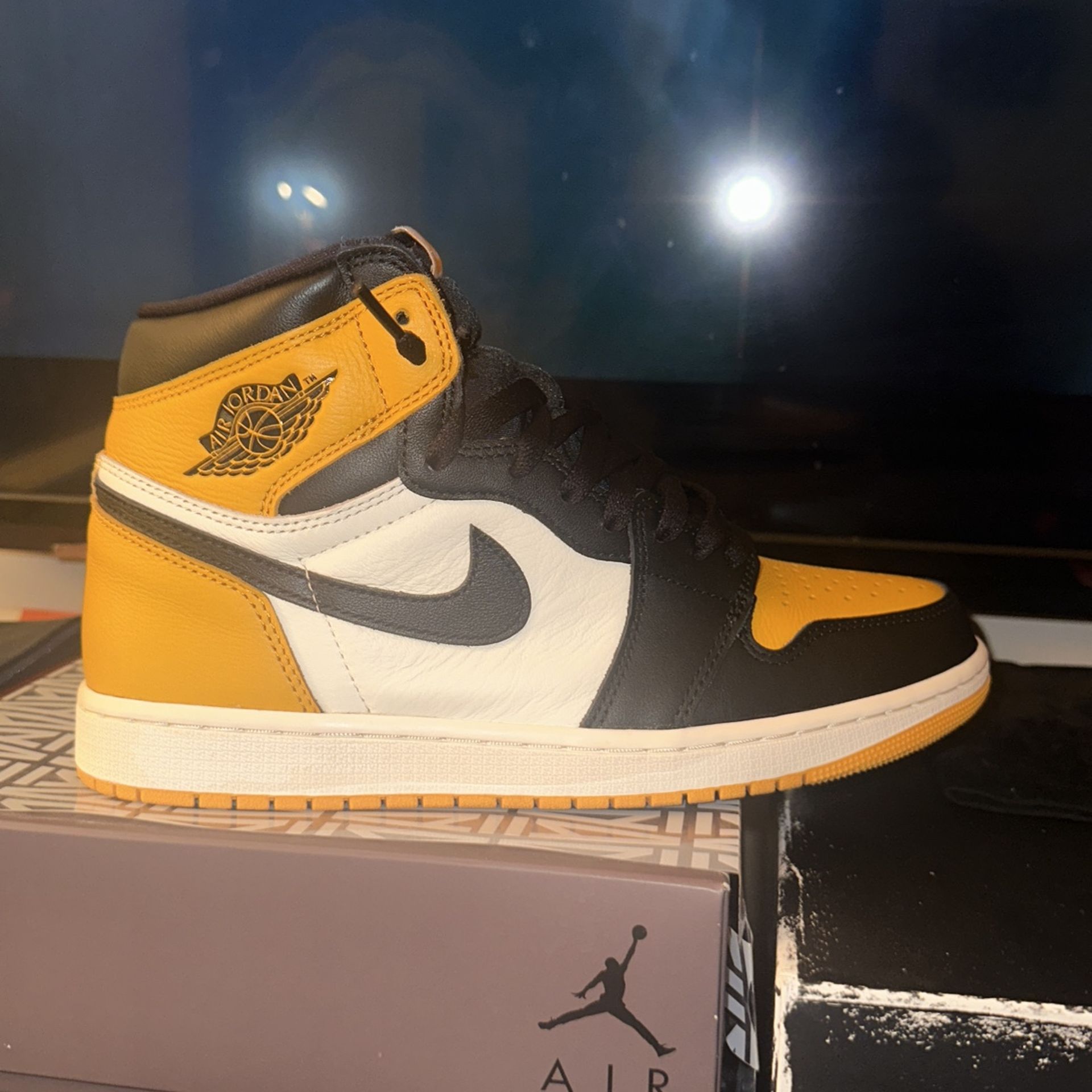 AIR JORDAN 1 HIGH OG YELLOW TAXI