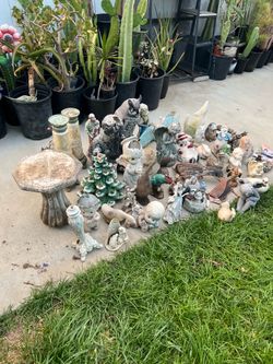 Garden decoration figures 30 Dlrs ALL