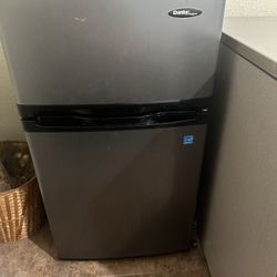 Mini refrigerator