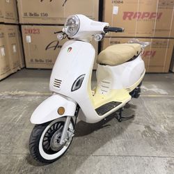 2024 Amigo Avenza -200 Gas Scooter Moped. Vespa Style