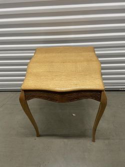 Single end table accent table