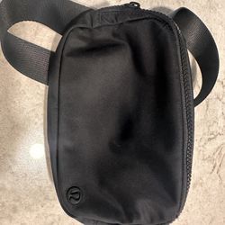 Lululemon Pouch Crossbody 