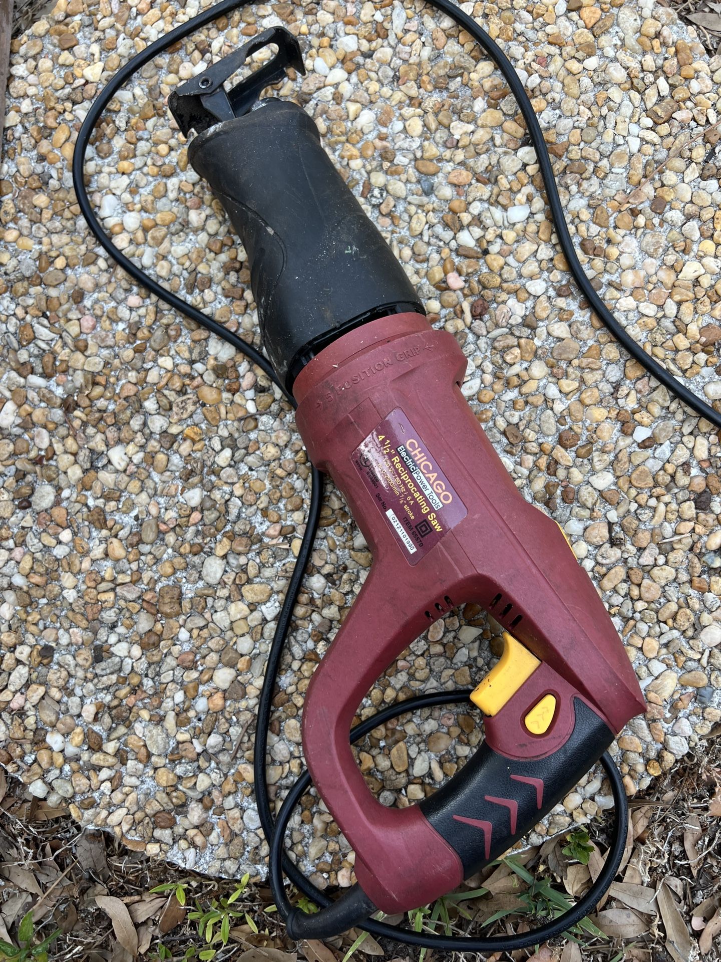 CHICAGO ELECTRIC 4 1/2" RECIPROCATING SAW WITH ROTATING HANDLE