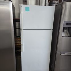 Ge White Top Freezer Apt Style Fridge 17cf 